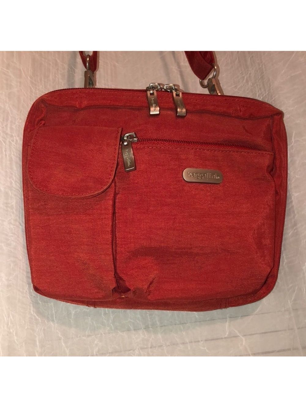 baggallini Red Nylon Cross Body Bag Yellow Gold Inside